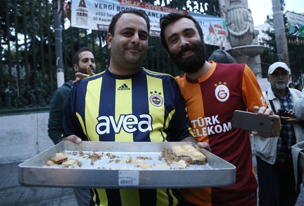 Evi Arabayı Sattım Derbiye Bastım…